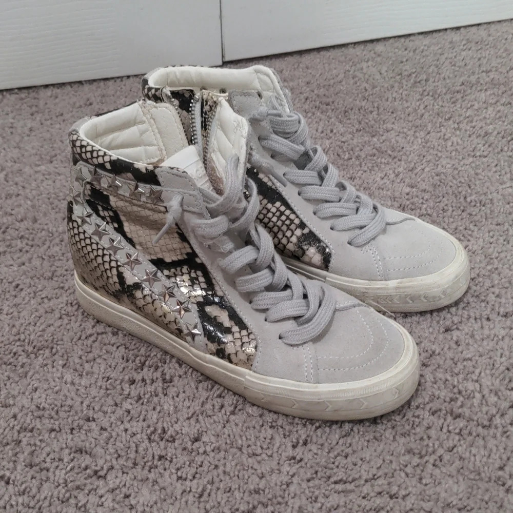 Vintage Havana Snakeskin Star Studded Hidden Wedge High Top Sneakers Grey 4.5